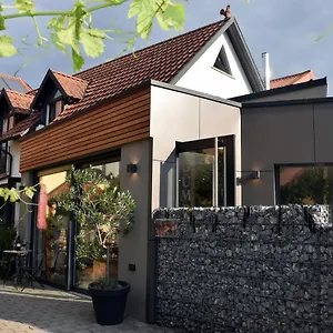 https://winzerhof-weincafe-gumpelein.com-bavaria.com